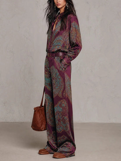 Doriana | Conjunto de camisa de manga larga satinada con estampado paisley burdeos-púrpura y pantalón de pierna ancha