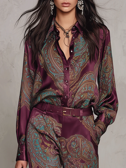 Doriana | Conjunto de camisa de manga larga satinada con estampado paisley burdeos-púrpura y pantalón de pierna ancha